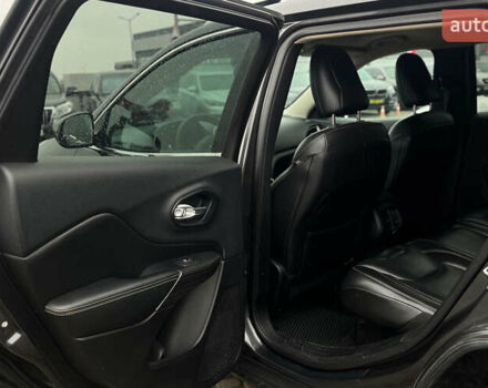 Серый Джип Чероки, объемом двигателя 3.24 л и пробегом 243 тыс. км за 12900 $, фото 20 на Automoto.ua