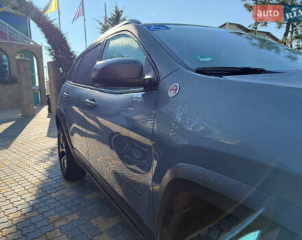 Сірий Джип Cherokee, об'ємом двигуна 3.24 л та пробігом 190 тис. км за 18000 $, фото 5 на Automoto.ua