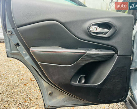 Серый Джип Чероки, объемом двигателя 2.36 л и пробегом 169 тыс. км за 12600 $, фото 15 на Automoto.ua