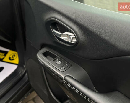 Серый Джип Чероки, объемом двигателя 3.24 л и пробегом 243 тыс. км за 12900 $, фото 16 на Automoto.ua