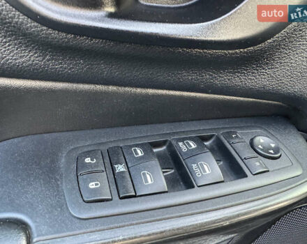Сірий Джип Cherokee, об'ємом двигуна 3.24 л та пробігом 185 тис. км за 13700 $, фото 52 на Automoto.ua