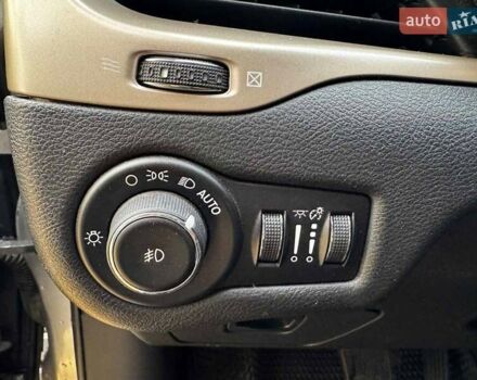 Сірий Джип Cherokee, об'ємом двигуна 3.2 л та пробігом 224 тис. км за 12290 $, фото 12 на Automoto.ua