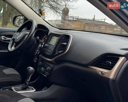 Сірий Джип Cherokee, об'ємом двигуна 2.36 л та пробігом 140 тис. км за 11852 $, фото 35 на Automoto.ua