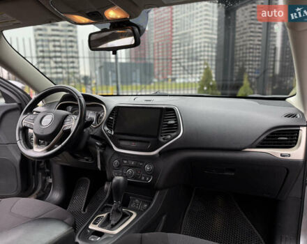 Сірий Джип Cherokee, об'ємом двигуна 2.36 л та пробігом 190 тис. км за 12000 $, фото 23 на Automoto.ua