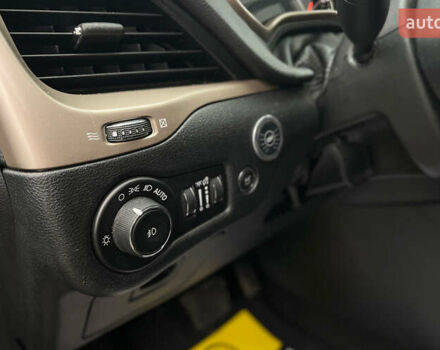 Серый Джип Чероки, объемом двигателя 3.24 л и пробегом 243 тыс. км за 12900 $, фото 11 на Automoto.ua