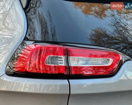 Джип Cherokee 2015 у Ахтырке на Automoto.ua Сірий Джип Cherokee, об'ємом двигуна 2.4 л та пробігом 145 тис. км за 11850 $, фото 20 на Automoto.ua