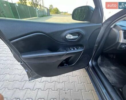 Серый Джип Чероки, объемом двигателя 2.36 л и пробегом 186 тыс. км за 15700 $, фото 85 на Automoto.ua