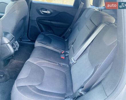 Сірий Джип Cherokee, об'ємом двигуна 2.36 л та пробігом 122 тис. км за 11800 $, фото 14 на Automoto.ua