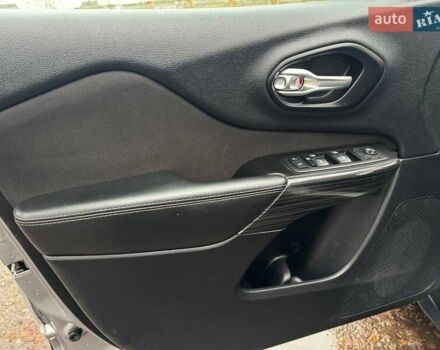 Сірий Джип Cherokee, об'ємом двигуна 2.36 л та пробігом 140 тис. км за 11852 $, фото 19 на Automoto.ua