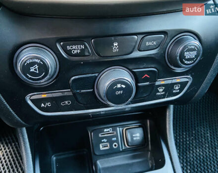 Сірий Джип Cherokee, об'ємом двигуна 2.36 л та пробігом 122 тис. км за 11800 $, фото 23 на Automoto.ua