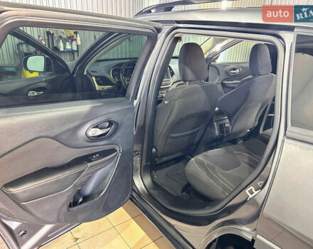 Сірий Джип Cherokee, об'ємом двигуна 2.36 л та пробігом 146 тис. км за 14500 $, фото 10 на Automoto.ua