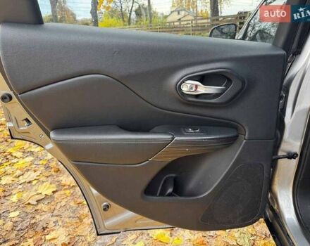 Сірий Джип Cherokee, об'ємом двигуна 3.2 л та пробігом 224 тис. км за 12290 $, фото 24 на Automoto.ua