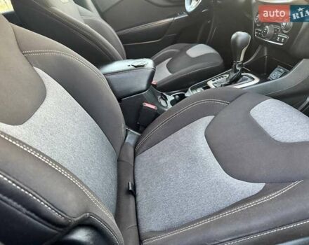 Джип Cherokee 2015 у Ахтырке на Automoto.ua Сірий Джип Cherokee, об'ємом двигуна 2.4 л та пробігом 145 тис. км за 11850 $, фото 35 на Automoto.ua