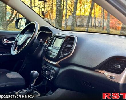 Джип Cherokee 2015 у Ахтырке на Automoto.ua Сірий Джип Cherokee, об'ємом двигуна 2.4 л та пробігом 150 тис. км за 11850 $, фото 8 на Automoto.ua