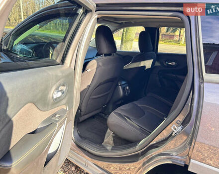 Сірий Джип Cherokee, об'ємом двигуна 2.36 л та пробігом 146 тис. км за 14500 $, фото 16 на Automoto.ua