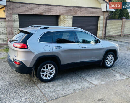 Сірий Джип Cherokee, об'ємом двигуна 2.36 л та пробігом 122 тис. км за 11800 $, фото 6 на Automoto.ua
