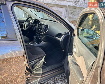 Сірий Джип Cherokee, об'ємом двигуна 2.36 л та пробігом 146 тис. км за 14500 $, фото 7 на Automoto.ua