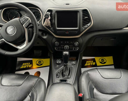 Серый Джип Чероки, объемом двигателя 3.24 л и пробегом 243 тыс. км за 12900 $, фото 8 на Automoto.ua