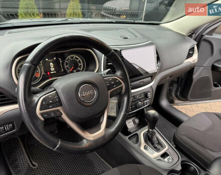 Сірий Джип Cherokee, об'ємом двигуна 2.36 л та пробігом 190 тис. км за 12000 $, фото 13 на Automoto.ua