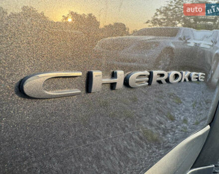 Сірий Джип Cherokee, об'ємом двигуна 3.24 л та пробігом 185 тис. км за 13700 $, фото 78 на Automoto.ua