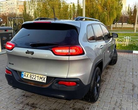 Сірий Джип Cherokee, об'ємом двигуна 2.4 л та пробігом 270 тис. км за 14000 $, фото 4 на Automoto.ua
