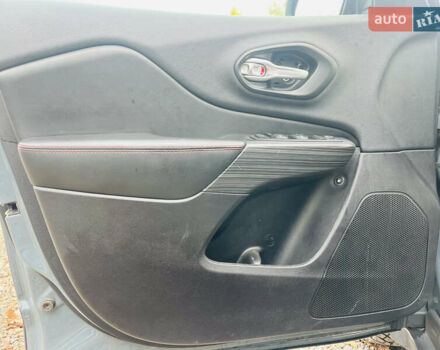 Серый Джип Чероки, объемом двигателя 2.36 л и пробегом 169 тыс. км за 12600 $, фото 10 на Automoto.ua