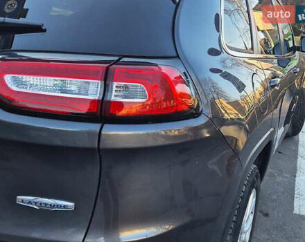 Сірий Джип Cherokee, об'ємом двигуна 2.36 л та пробігом 167 тис. км за 13000 $, фото 6 на Automoto.ua