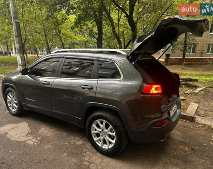 Джип Чероки 2016 в Городне на Automoto.ua Серый Джип Чероки, объемом двигателя 2.36 л и пробегом 127 тыс. км за 15500 $, фото 10 на Automoto.ua