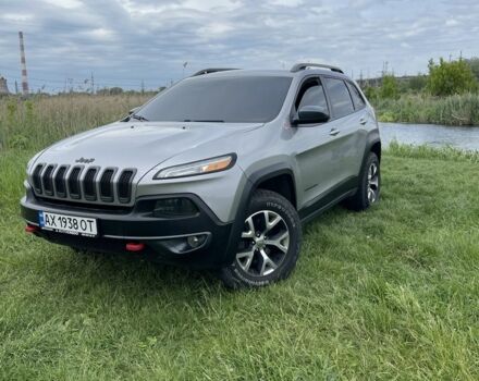 Сірий Джип Cherokee, об'ємом двигуна 2.4 л та пробігом 320 тис. км за 12000 $, фото 2 на Automoto.ua