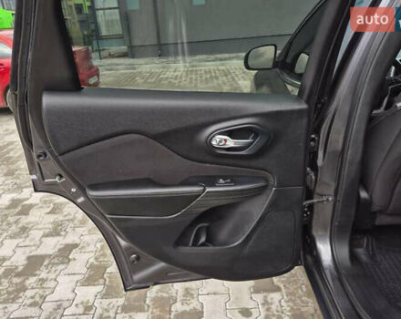 Серый Джип Чероки, объемом двигателя 2.36 л и пробегом 128 тыс. км за 17400 $, фото 18 на Automoto.ua