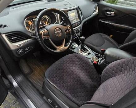 Сірий Джип Cherokee, об'ємом двигуна 3.24 л та пробігом 102 тис. км за 14500 $, фото 6 на Automoto.ua