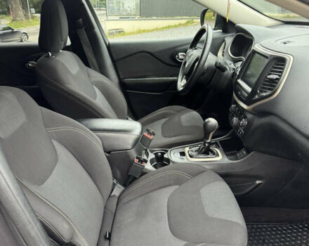 Сірий Джип Cherokee, об'ємом двигуна 2.36 л та пробігом 129 тис. км за 13000 $, фото 11 на Automoto.ua