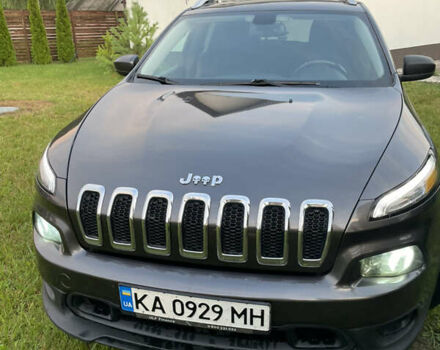 Серый Джип Чероки, объемом двигателя 2.36 л и пробегом 212 тыс. км за 15000 $, фото 2 на Automoto.ua