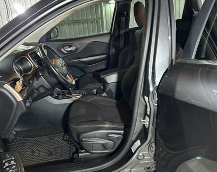 Серый Джип Чероки, объемом двигателя 3.24 л и пробегом 179 тыс. км за 14000 $, фото 22 на Automoto.ua