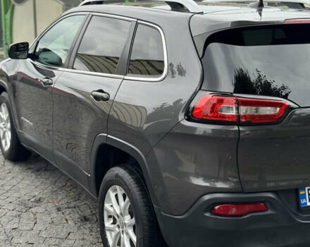 Сірий Джип Cherokee, об'ємом двигуна 2.36 л та пробігом 129 тис. км за 13000 $, фото 3 на Automoto.ua