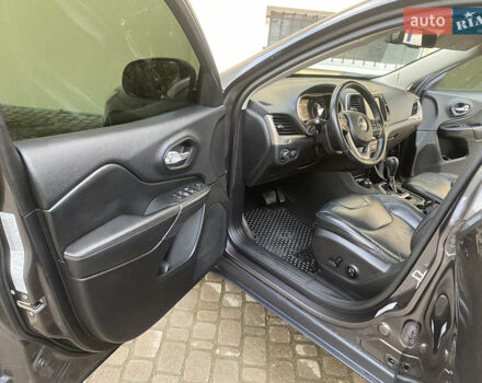 Джип Чероки 2016 в Трускавце на Automoto.ua Серый Джип Чероки, объемом двигателя 3.24 л и пробегом 159 тыс. км за 13999 $, фото 38 на Automoto.ua