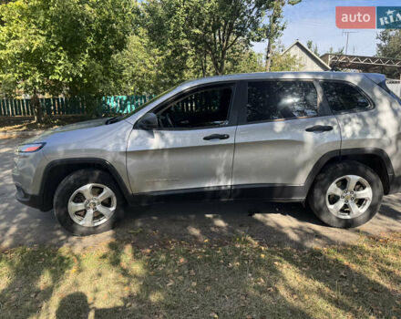 Джип Чероки 2016 в Лубнах на Automoto.ua Серый Джип Чероки, объемом двигателя 2.36 л и пробегом 200 тыс. км за 13499 $, фото 3 на Automoto.ua