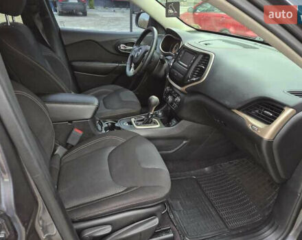 Серый Джип Чероки, объемом двигателя 2.36 л и пробегом 128 тыс. км за 17400 $, фото 14 на Automoto.ua