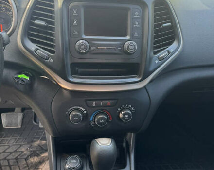 Джип Чероки 2016 в Лубнах на Automoto.ua Серый Джип Чероки, объемом двигателя 2.36 л и пробегом 200 тыс. км за 13499 $, фото 23 на Automoto.ua