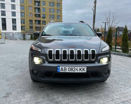 Серый Джип Чероки, объемом двигателя 2.36 л и пробегом 134 тыс. км за 12400 $, фото 1 на Automoto.ua