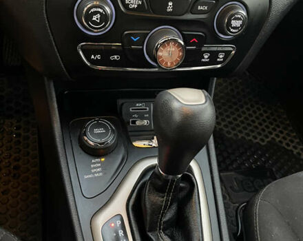 Серый Джип Чероки, объемом двигателя 2.36 л и пробегом 212 тыс. км за 15000 $, фото 10 на Automoto.ua