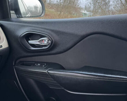 Серый Джип Чероки, объемом двигателя 2.36 л и пробегом 184 тыс. км за 14500 $, фото 26 на Automoto.ua