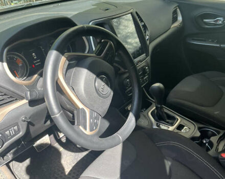 Серый Джип Чероки, объемом двигателя 2.36 л и пробегом 100 тыс. км за 17200 $, фото 7 на Automoto.ua