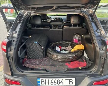 Серый Джип Чероки, объемом двигателя 2.36 л и пробегом 191 тыс. км за 14000 $, фото 3 на Automoto.ua