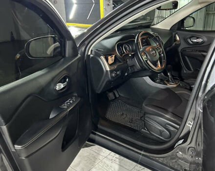 Серый Джип Чероки, объемом двигателя 3.24 л и пробегом 179 тыс. км за 14000 $, фото 24 на Automoto.ua