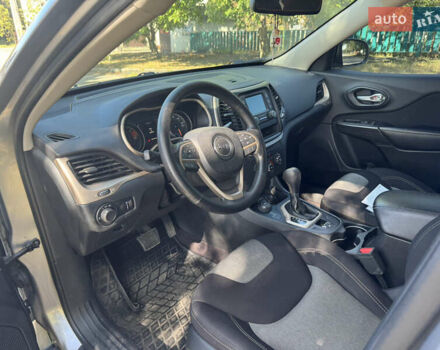 Джип Чероки 2016 в Лубнах на Automoto.ua Серый Джип Чероки, объемом двигателя 2.36 л и пробегом 200 тыс. км за 13499 $, фото 21 на Automoto.ua