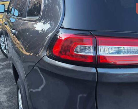 Сірий Джип Cherokee, об'ємом двигуна 2.36 л та пробігом 167 тис. км за 13000 $, фото 4 на Automoto.ua