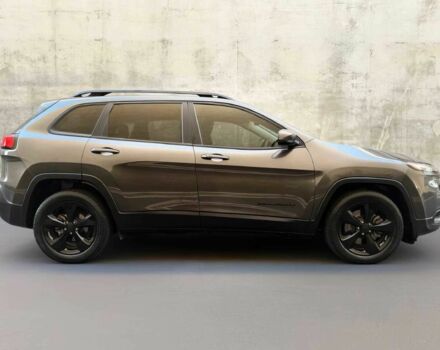 Джип Чероки 2016 в Днепре (Днепропетровске) на Automoto.ua Серый Джип Чероки, объемом двигателя 2.4 л и пробегом 80 тыс. км за 12600 $, фото 5 на Automoto.ua