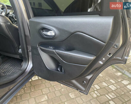 Джип Чероки 2016 в Трускавце на Automoto.ua Серый Джип Чероки, объемом двигателя 3.24 л и пробегом 159 тыс. км за 13999 $, фото 33 на Automoto.ua