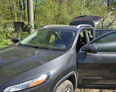 Сірий Джип Cherokee, об'ємом двигуна 3.2 л та пробігом 282 тис. км за 13800 $, фото 1 на Automoto.ua